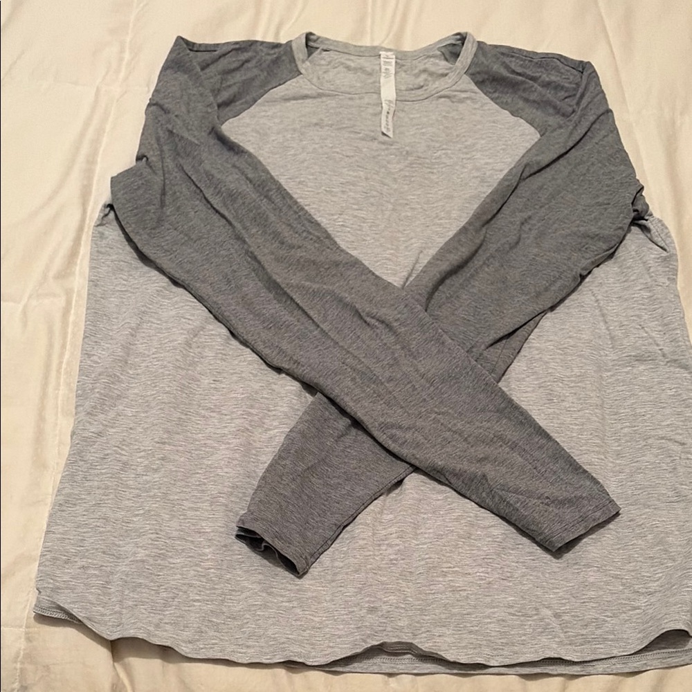 Men’s long sleeve baseball style shirt